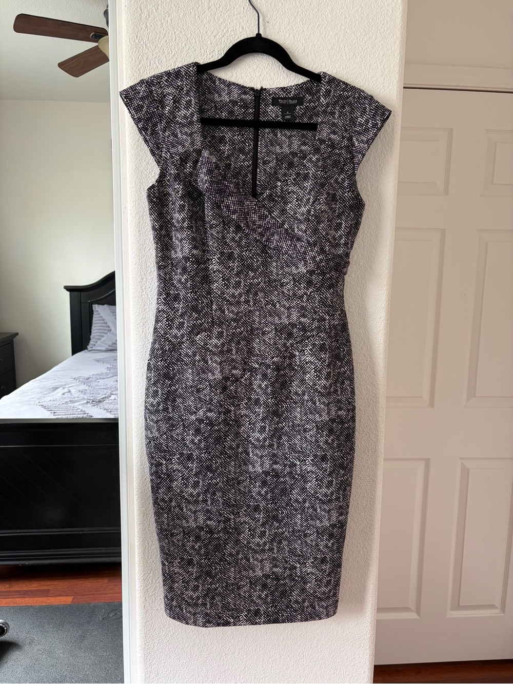 White House Black Market Black and White Cap-Sleeve Sheath Dress